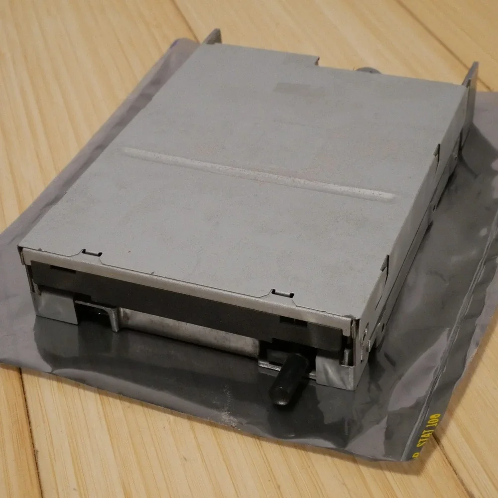 Teac 3.5 inch 1.44MB Internal Floppy Disk Drive FD-235HG‎ Tested & Working - 16